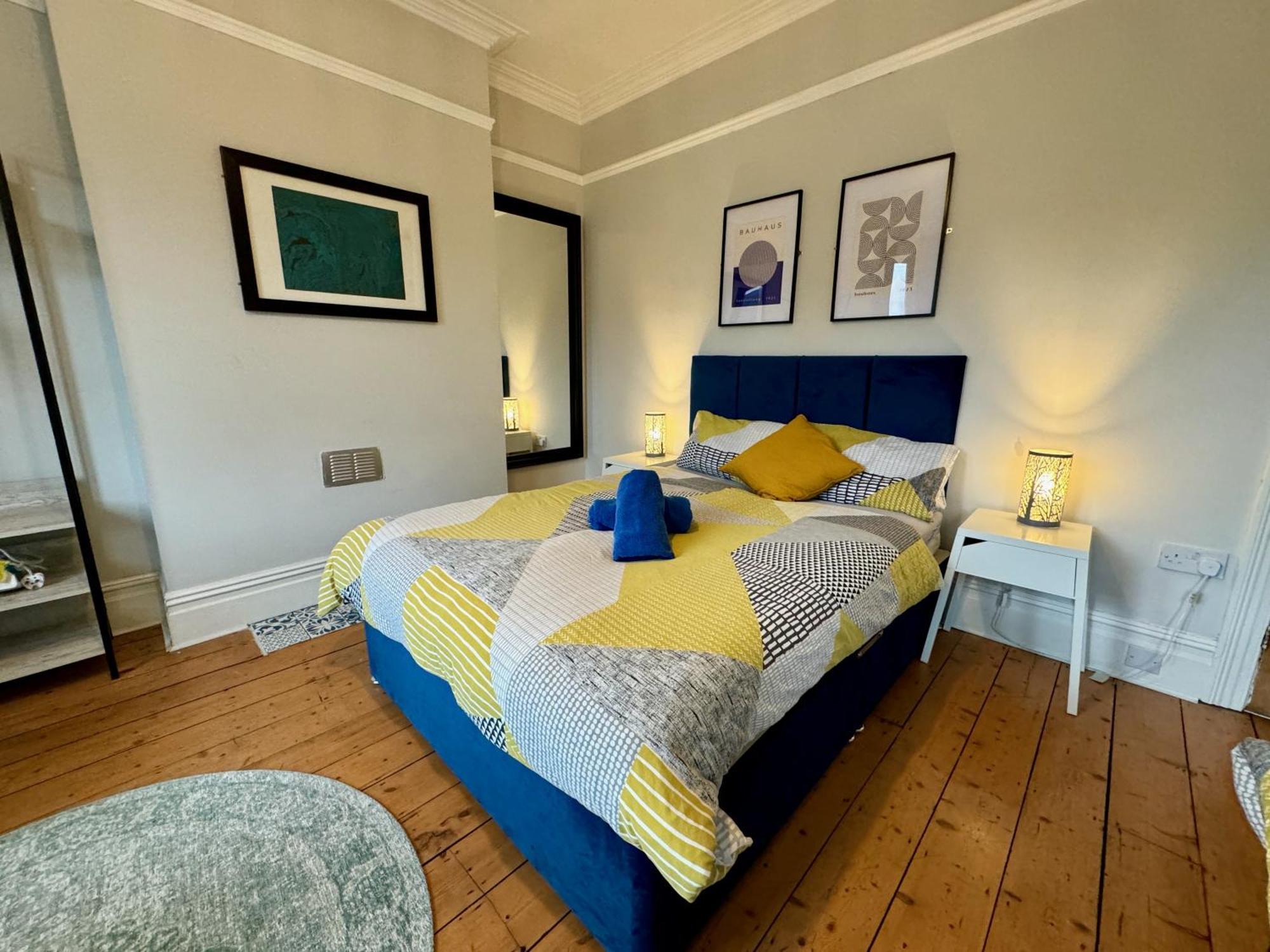 Large Citycentre Townhouse & Hot Tub, Pool Table And Offroad Parking Cardiff Eksteriør billede