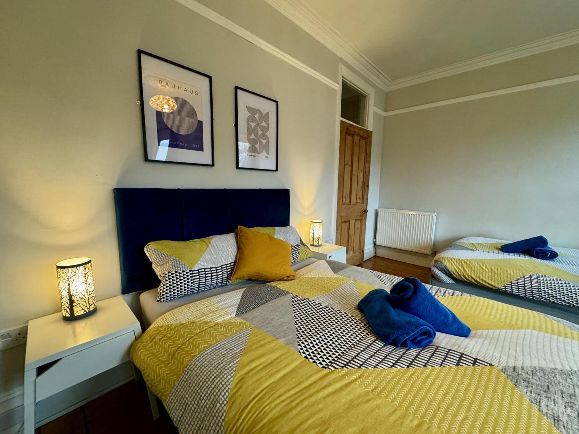 Large Citycentre Townhouse & Hot Tub, Pool Table And Offroad Parking Cardiff Eksteriør billede