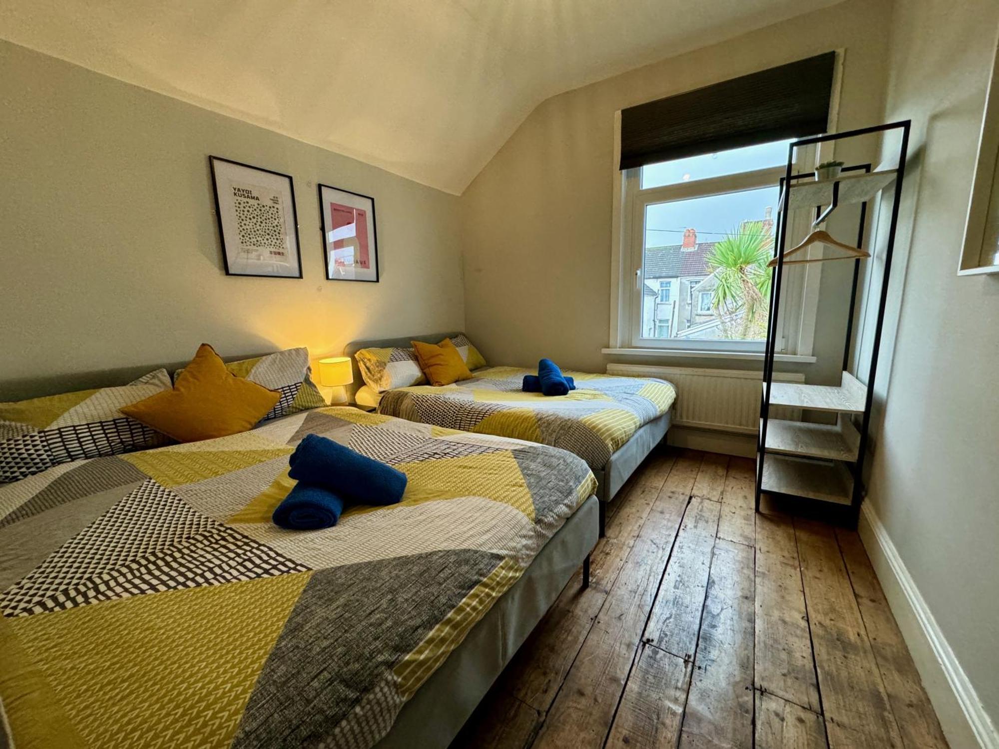 Large Citycentre Townhouse & Hot Tub, Pool Table And Offroad Parking Cardiff Eksteriør billede