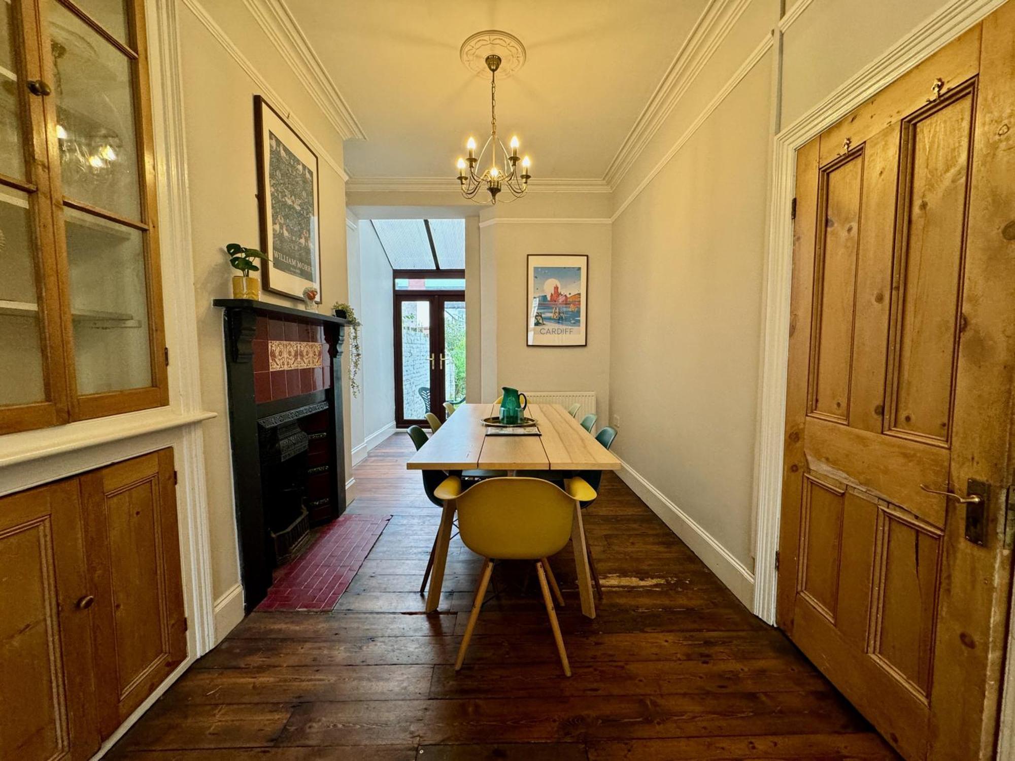 Large Citycentre Townhouse & Hot Tub, Pool Table And Offroad Parking Cardiff Eksteriør billede