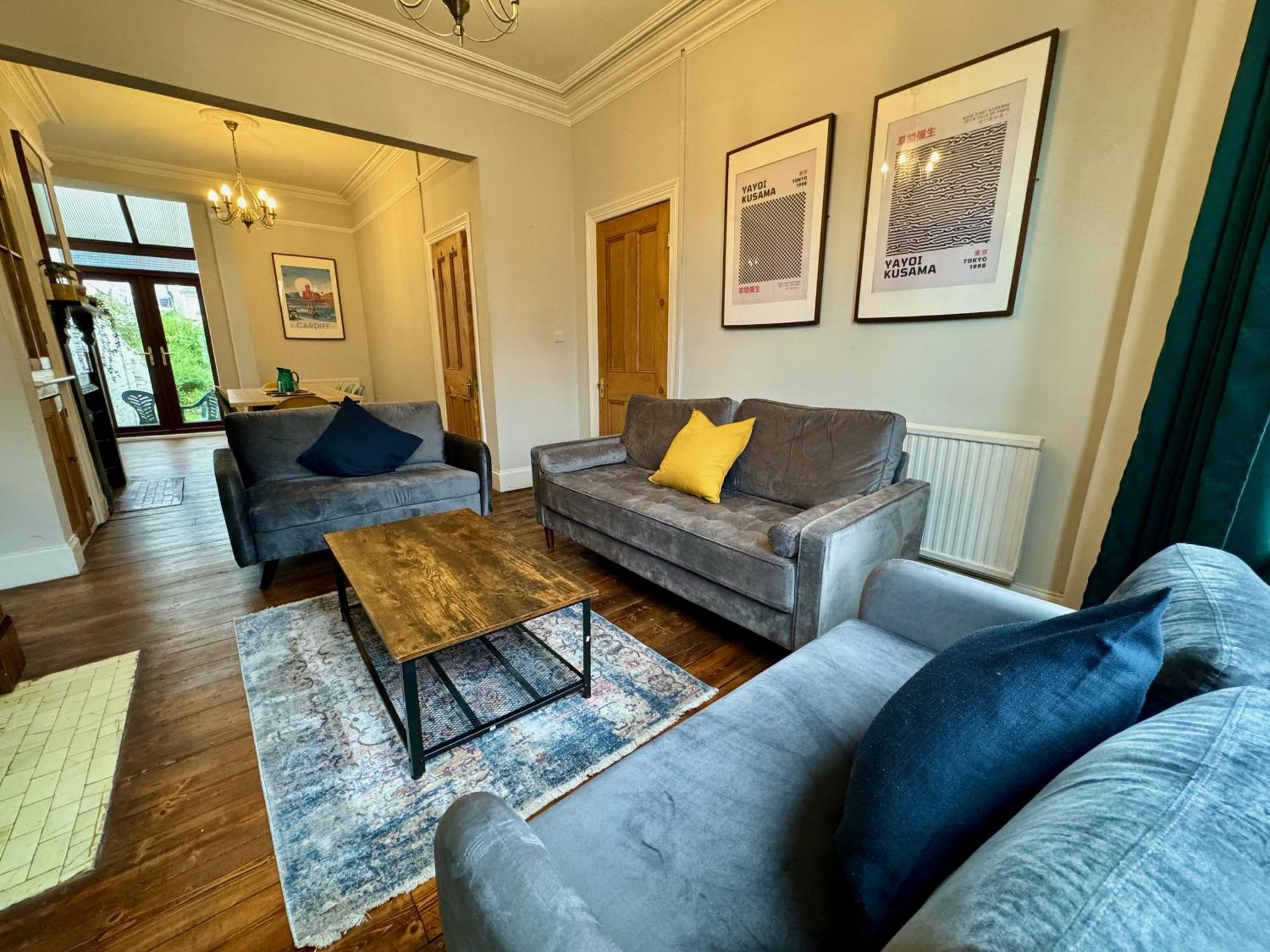 Large Citycentre Townhouse & Hot Tub, Pool Table And Offroad Parking Cardiff Eksteriør billede