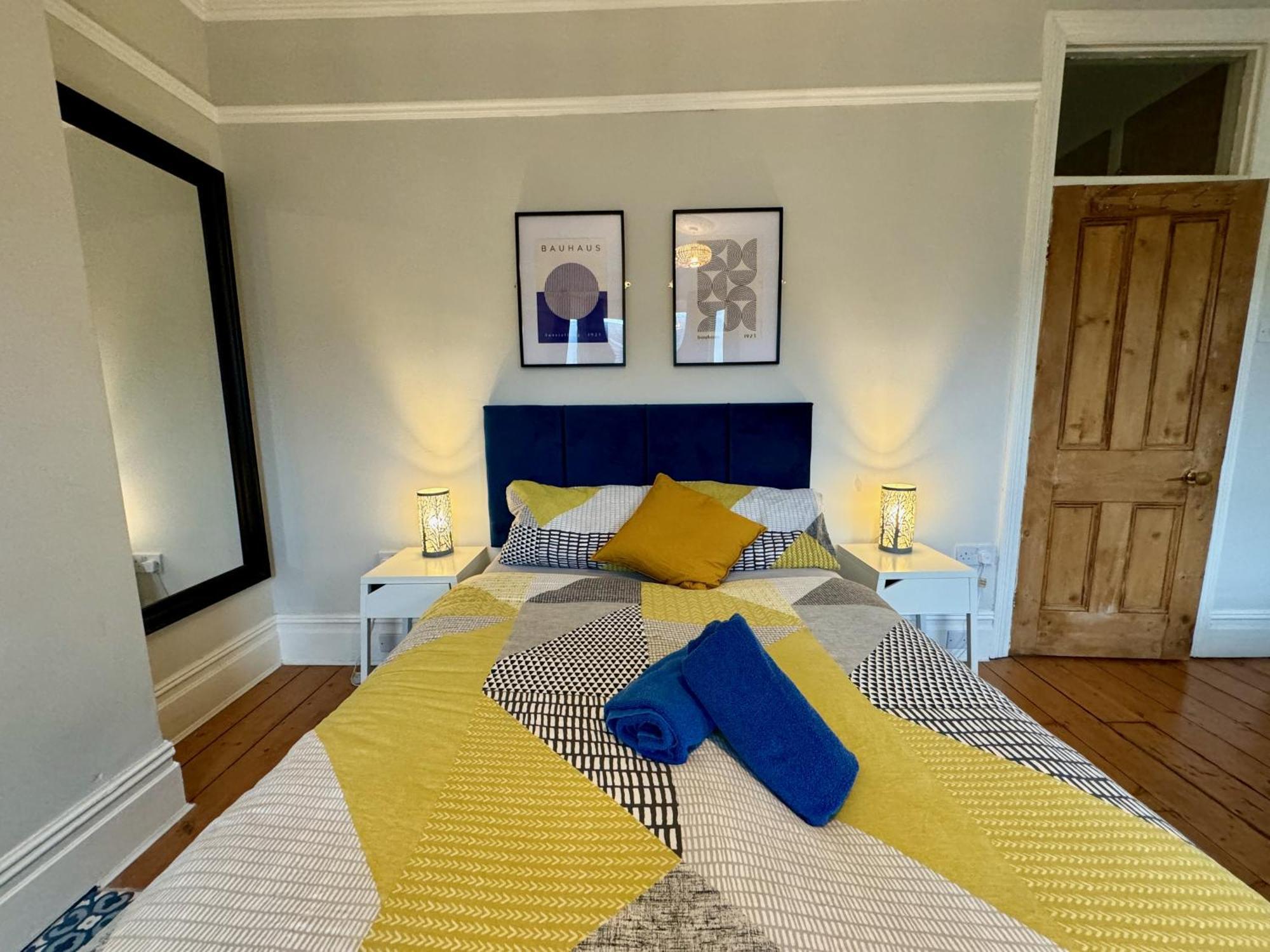 Large Citycentre Townhouse & Hot Tub, Pool Table And Offroad Parking Cardiff Eksteriør billede