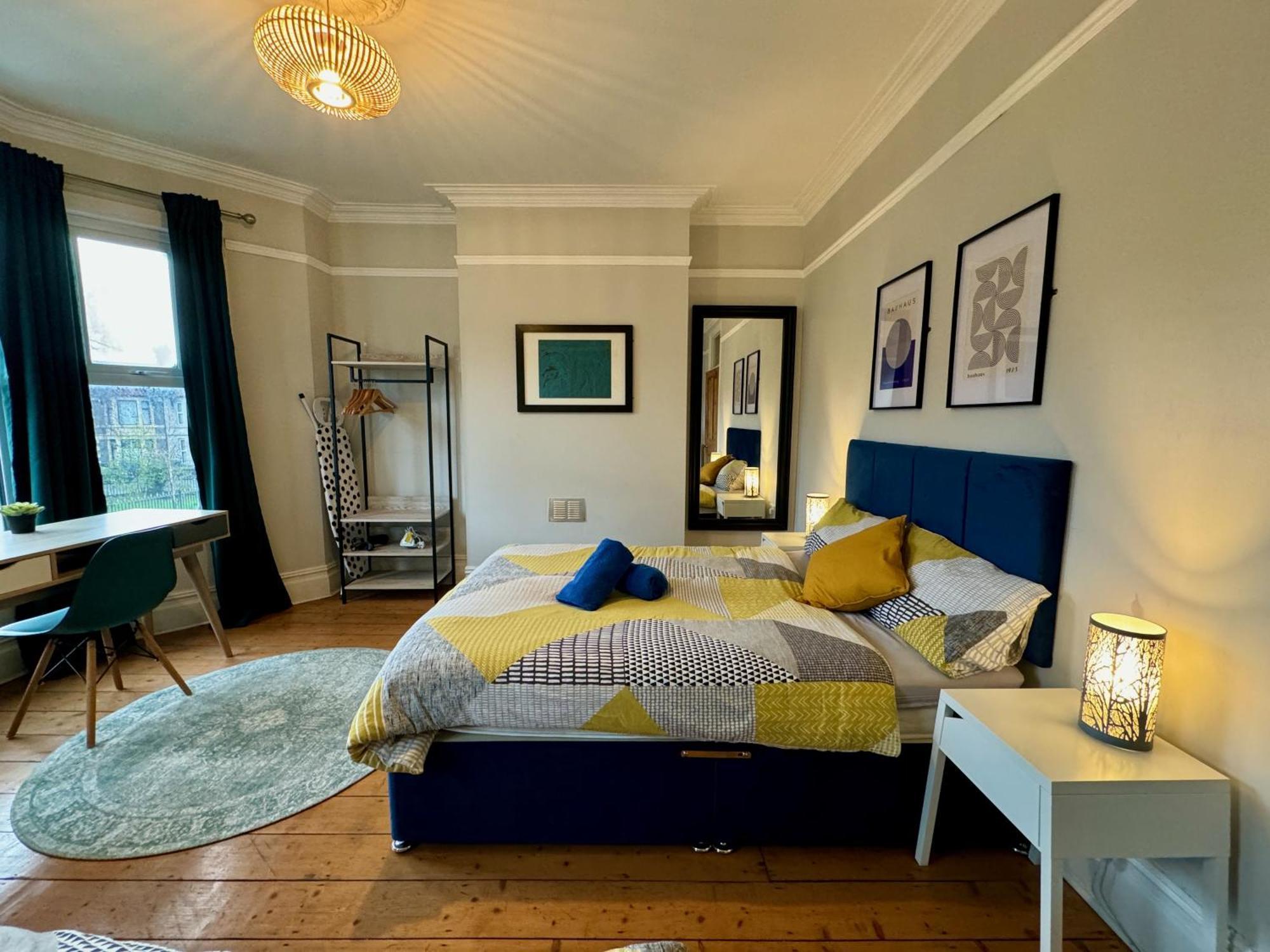 Large Citycentre Townhouse & Hot Tub, Pool Table And Offroad Parking Cardiff Eksteriør billede
