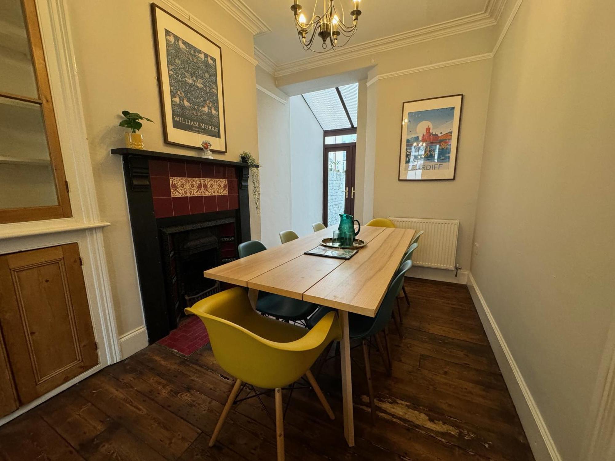 Large Citycentre Townhouse & Hot Tub, Pool Table And Offroad Parking Cardiff Eksteriør billede