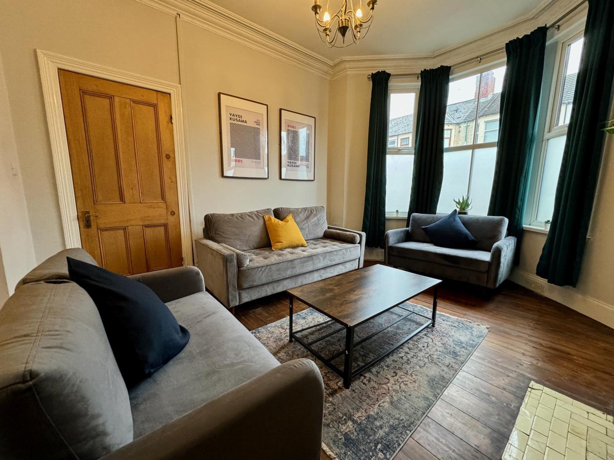 Large Citycentre Townhouse & Hot Tub, Pool Table And Offroad Parking Cardiff Eksteriør billede