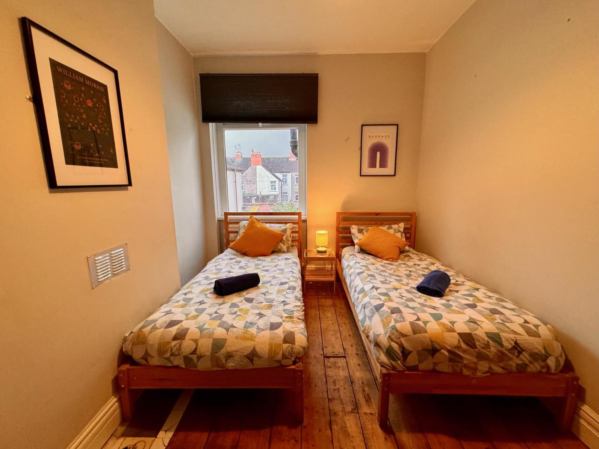 Large Citycentre Townhouse & Hot Tub, Pool Table And Offroad Parking Cardiff Eksteriør billede