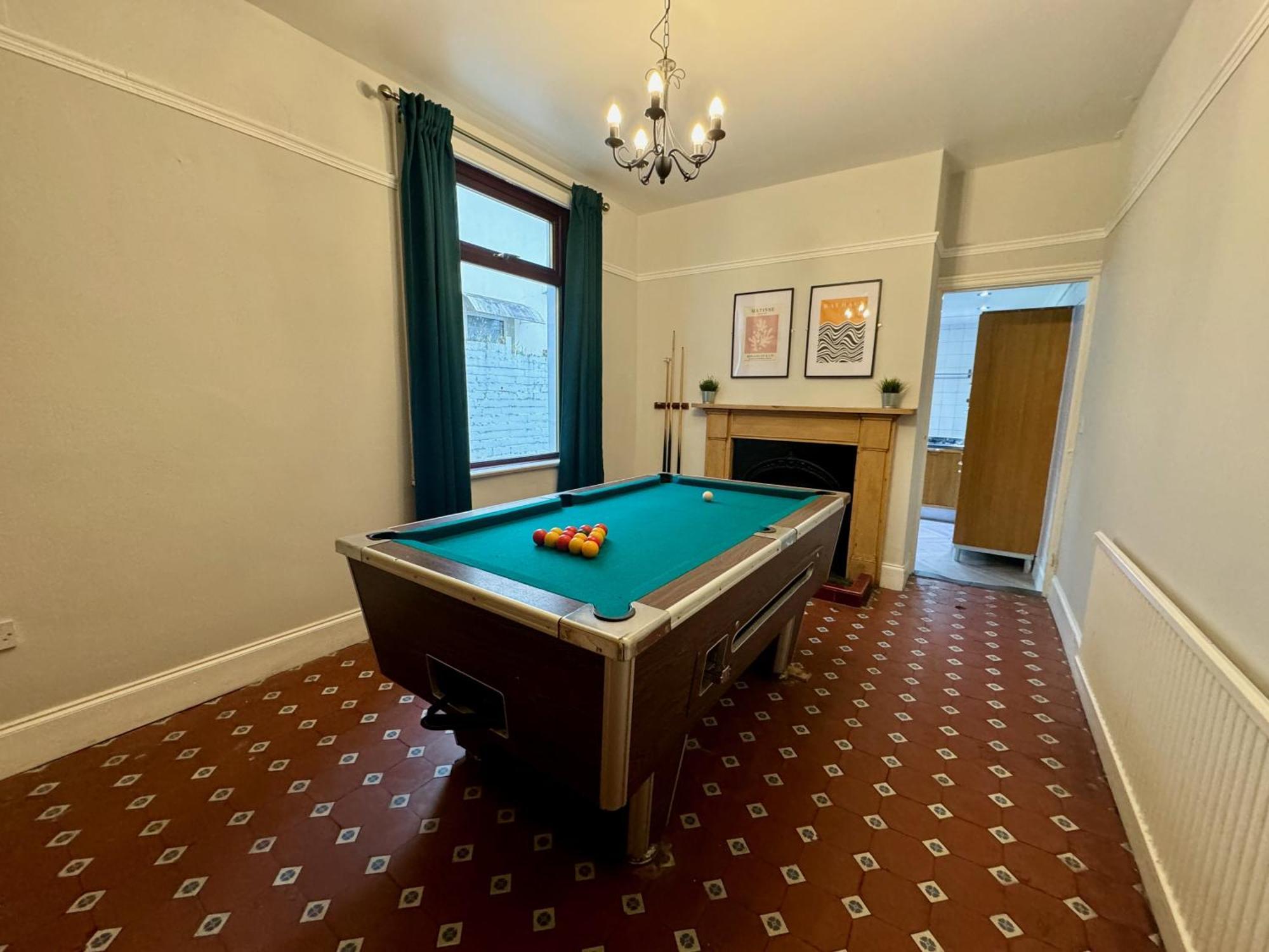 Large Citycentre Townhouse & Hot Tub, Pool Table And Offroad Parking Cardiff Eksteriør billede
