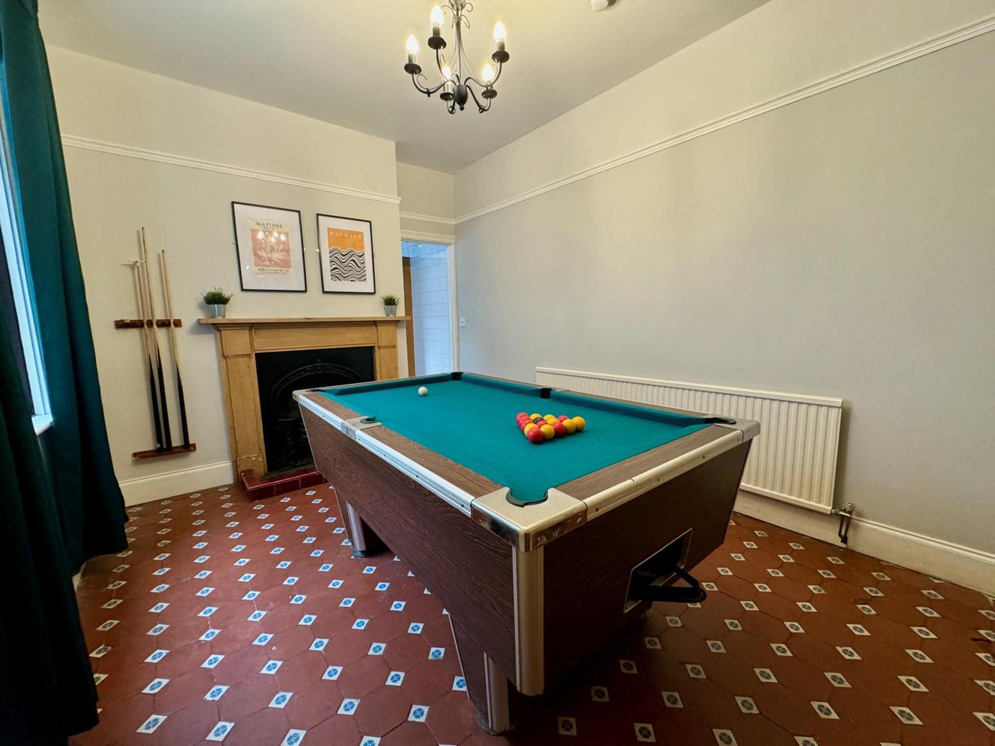 Large Citycentre Townhouse & Hot Tub, Pool Table And Offroad Parking Cardiff Eksteriør billede