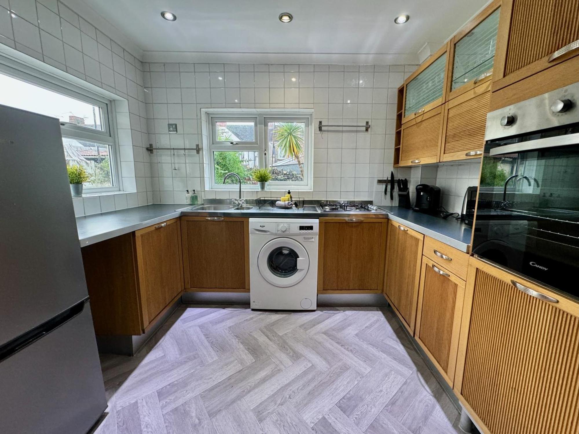 Large Citycentre Townhouse & Hot Tub, Pool Table And Offroad Parking Cardiff Eksteriør billede